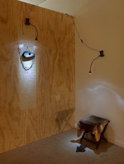 6. Lure the locals: Gentleman's collectables (decoy, bait, wait, s(t)inker)